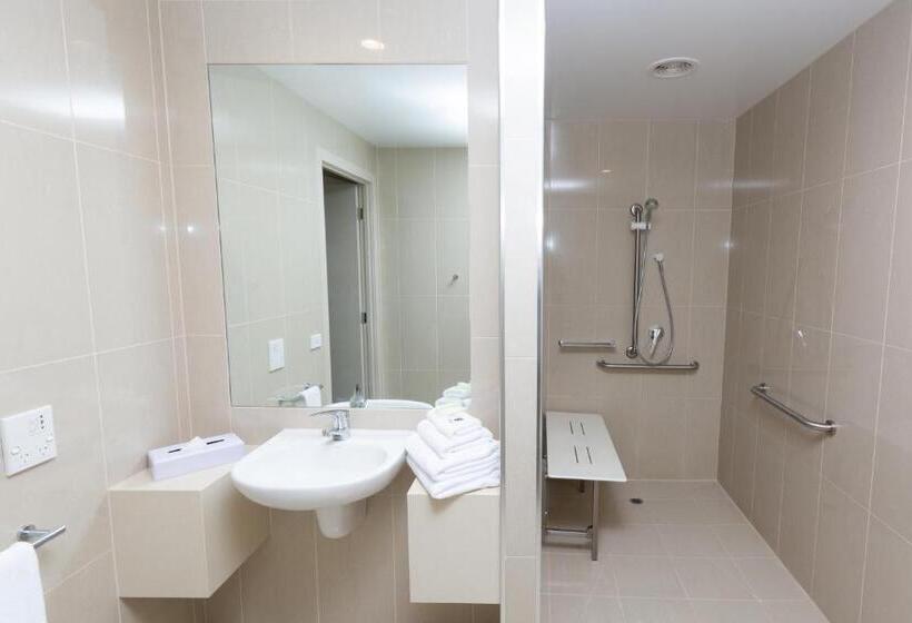 اتاق سوپریور برای معلولان, Atlantis Hotel Melbourne