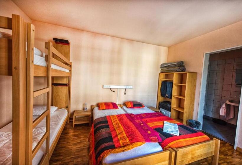 اتاق استاندارد چهار تخته, Geneva Hostel