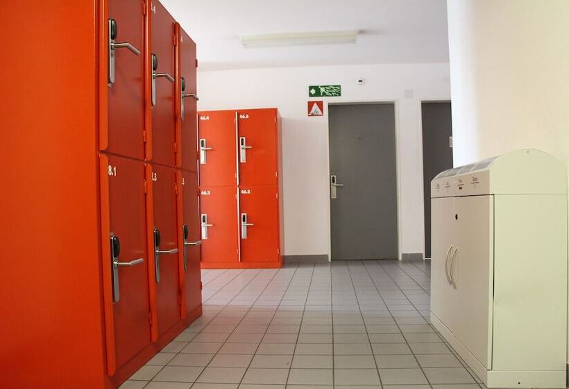 غرفة قياسية ثلاثية حمام مشترك, Geneva Hostel