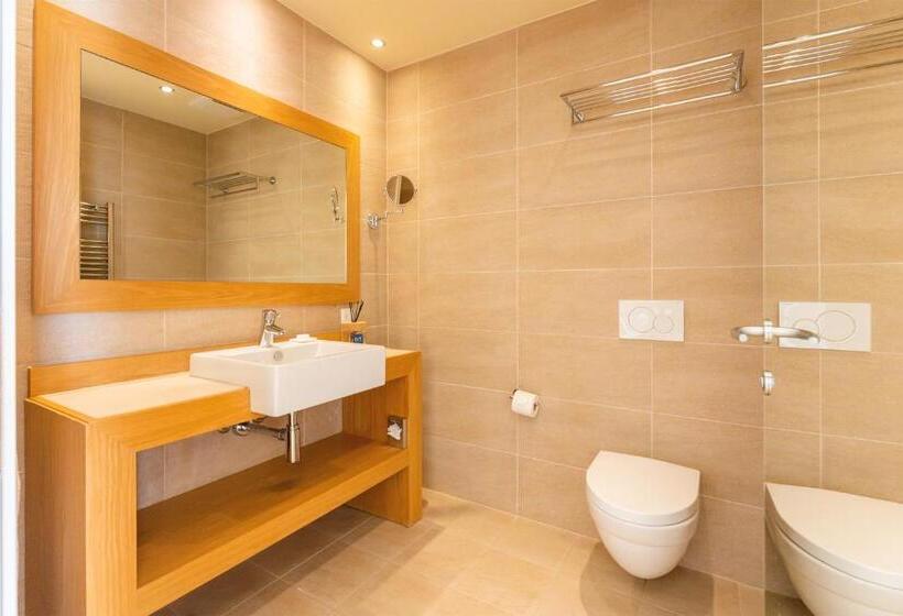 Suite Ático, Kurhaus Cademario