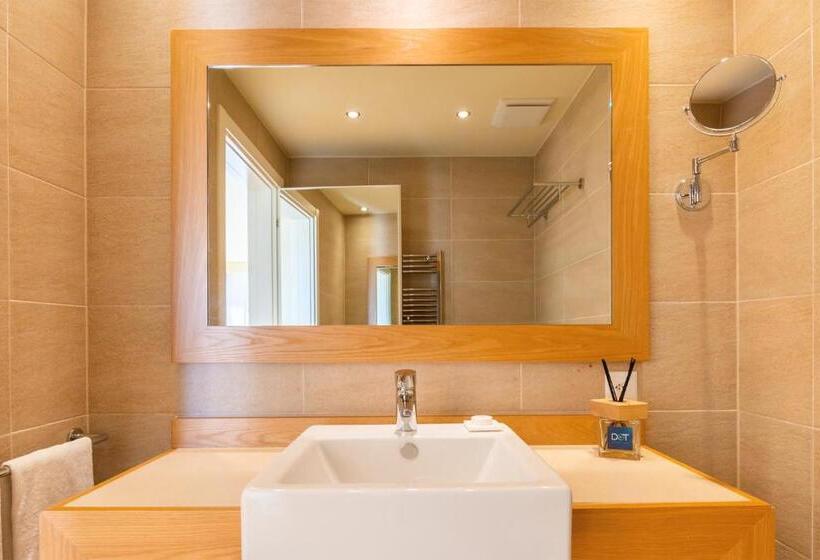 Suite Ático, Kurhaus Cademario