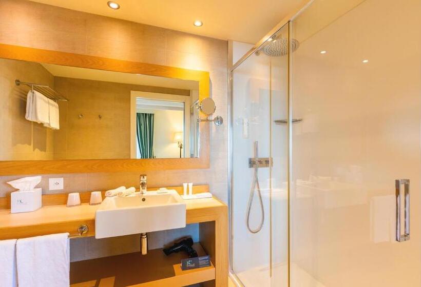Habitación Estándar Vista Lago, Kurhaus Cademario