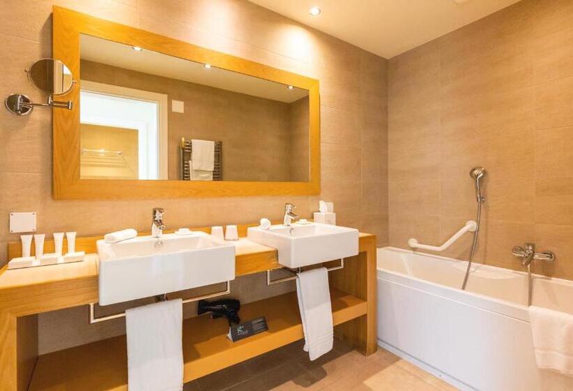 Junior Suite con Balcón, Kurhaus Cademario