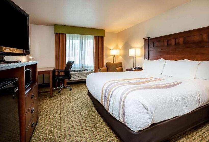 Standard Room King Bed Adapted for people with reduced mobility, La Quinta Inn & Suites By Wyndham Grants Pass