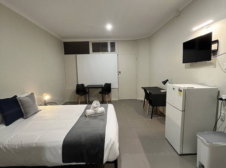 اتاق خانوادگی, Lismore City Motor Inn
