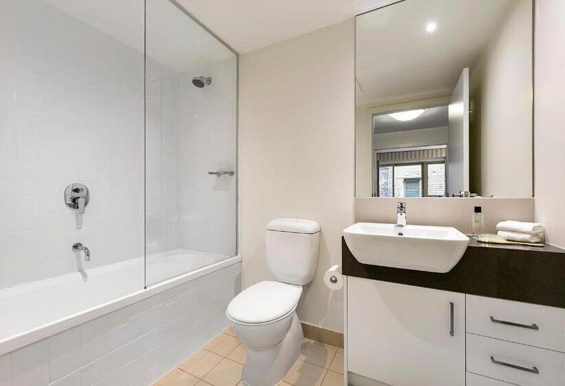 استودیوی استاندارد, Melbourne Carlton Central Apartment Hotel Official