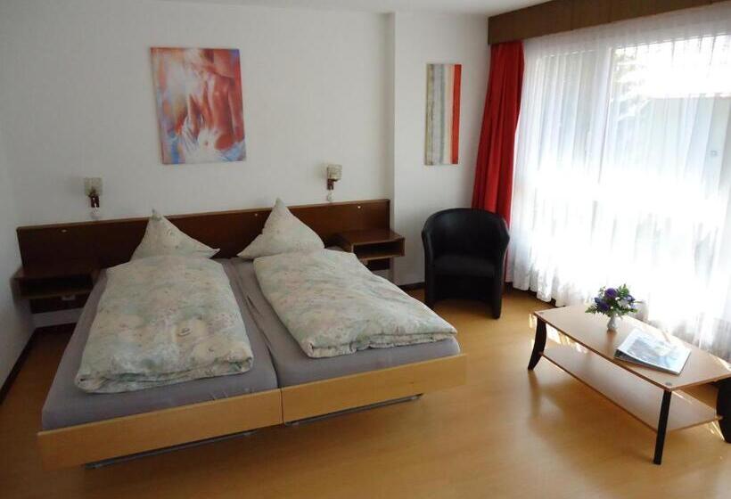 Standard Triple Room, Primavera