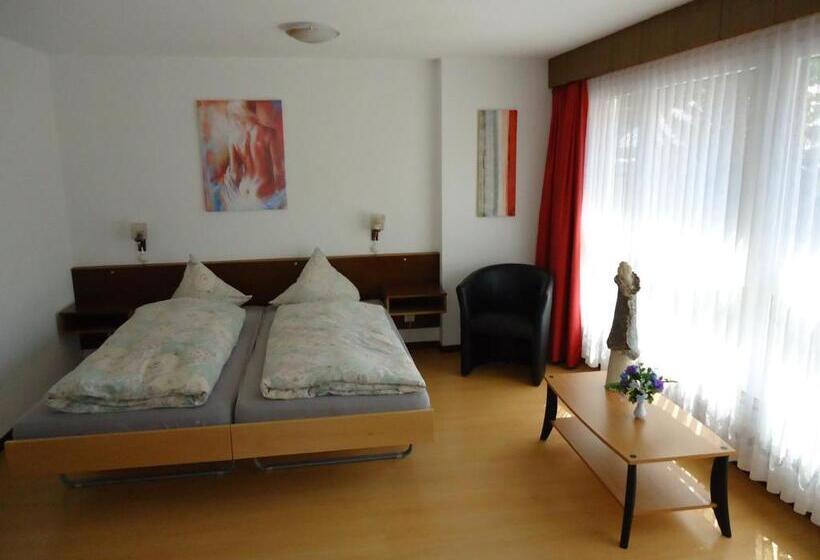 Standard Triple Room, Primavera