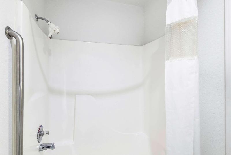اتاق استاندارد با تخت بزرگ, Rodeway Inn Decatur