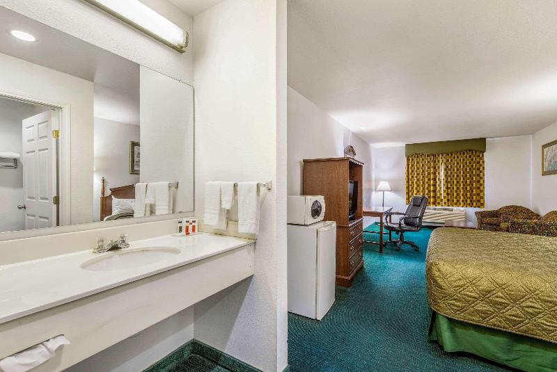 اتاق استاندارد با تخت بزرگ, Rodeway Inn Decatur