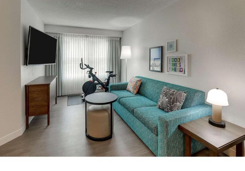 Suite Adapted for people with reduced mobility, Sonesta Es Suites San Francisco Airport Oyster Point Waterfront