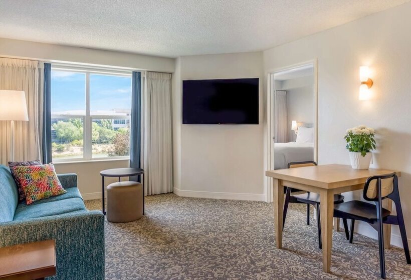 سوئیت با چشم‌انداز, Sonesta Es Suites San Francisco Airport Oyster Point Waterfront