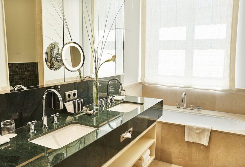 اتاق لوکس با چشم‌انداز, Steigenberger Icon Grandhotel & Spa Petersberg