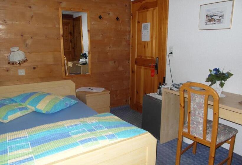带双人床的基本房间, Walliserhof Leukerbad Therme