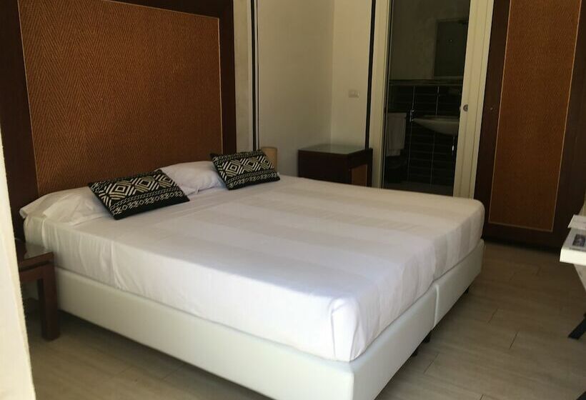 标准单人间, Cala Rosa Club