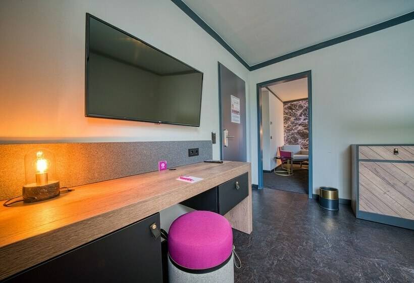 Junior Suite, Arena City