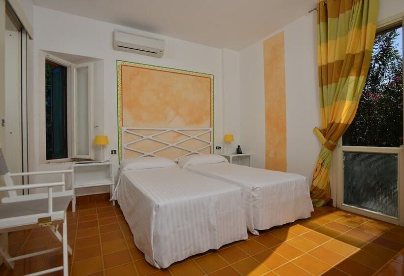 标准三人间, Unahotels Club Hotel Ancora