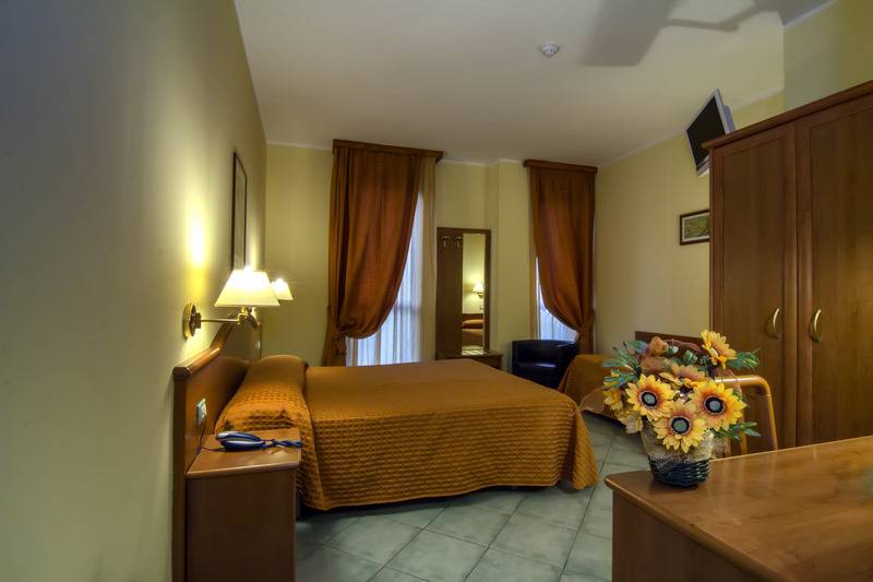 اتاق استاندارد سه نفره, Degli Amici