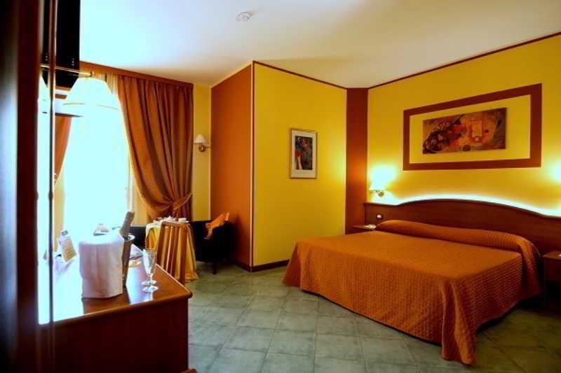 اتاق استاندارد, Degli Amici