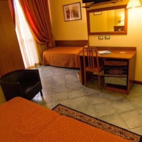 اتاق استاندارد چهار تخته, Degli Amici