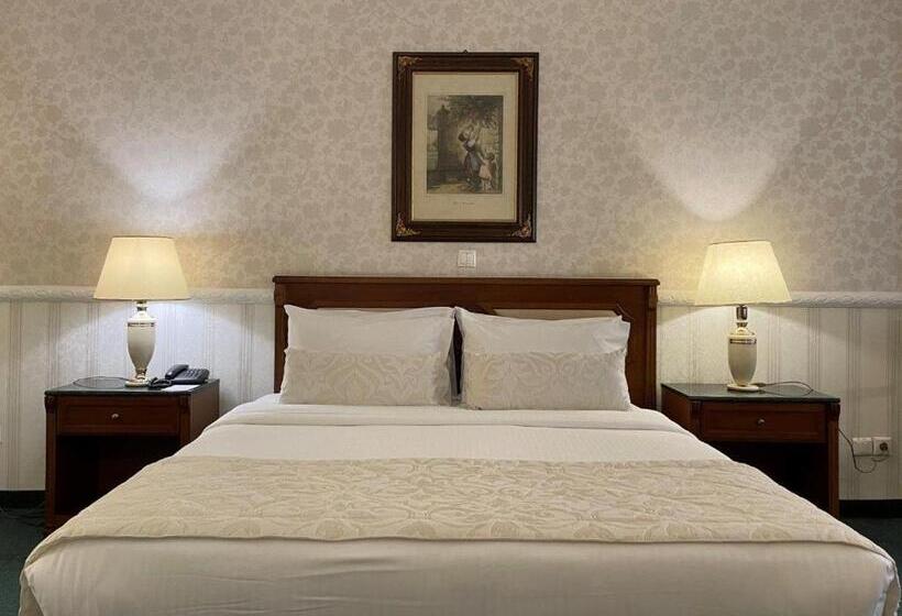 سوئیت کلاسیک, Grand Hotel Palace