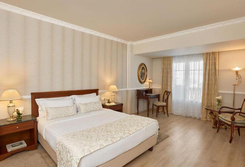 سوئیت کلاسیک, Grand Hotel Palace