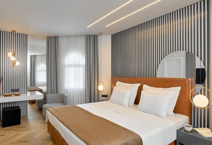 سوییت لوکس, Grand Hotel Palace