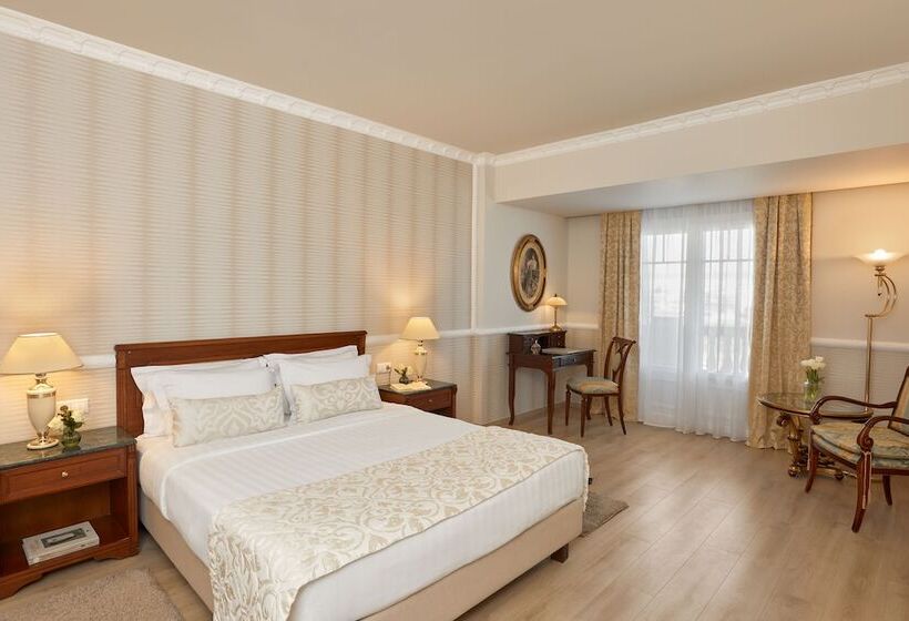 سوئیت کلاسیک, Grand Hotel Palace