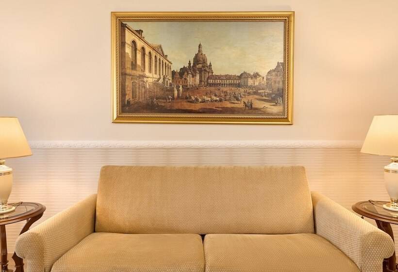 سوئیت کلاسیک, Grand Hotel Palace