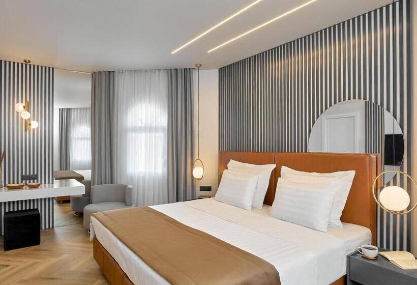 سوییت لوکس, Grand Hotel Palace