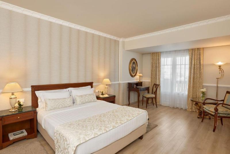سوئیت کلاسیک, Grand Hotel Palace