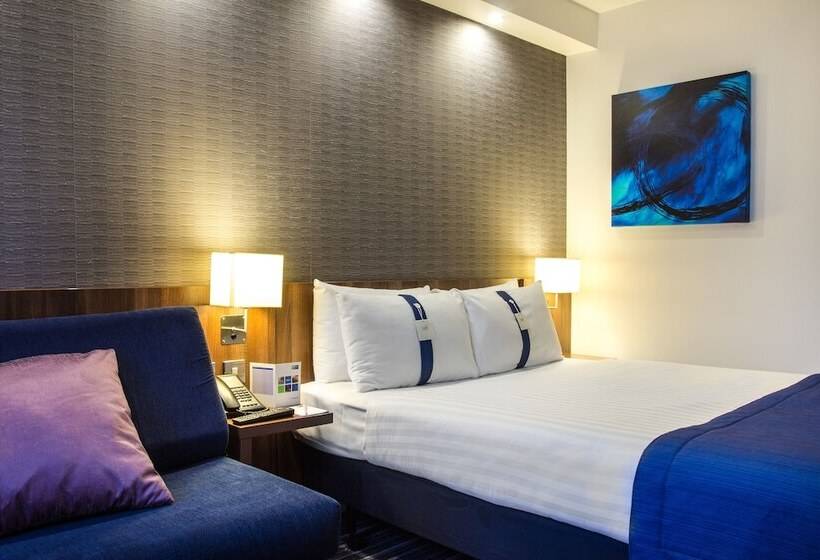 Standard Room Double Bed, Holiday Inn Express Earls Court, An Ihg