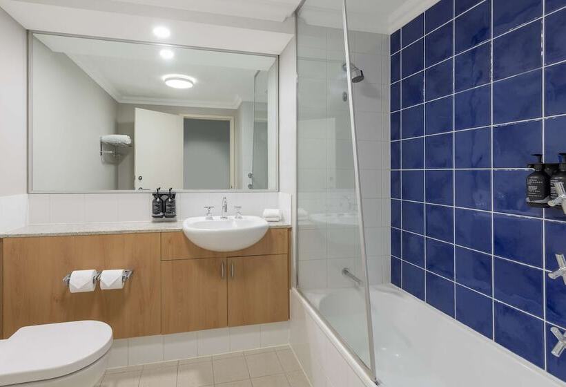 استودیوی استاندارد, Oaks Perth