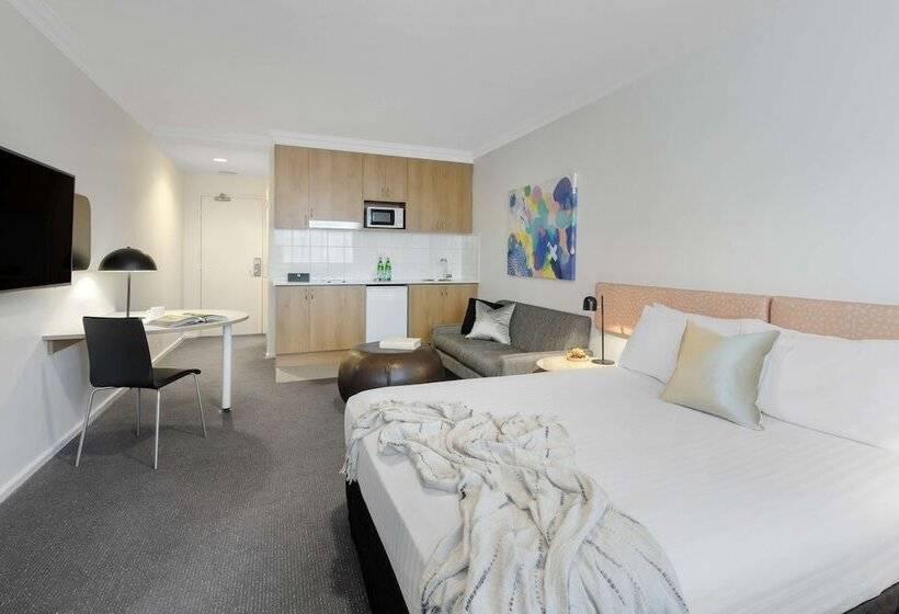 استودیوی استاندارد, Oaks Perth