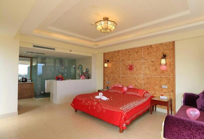 Deluxe Suite Sea View, Palm Beach Resort & Spa