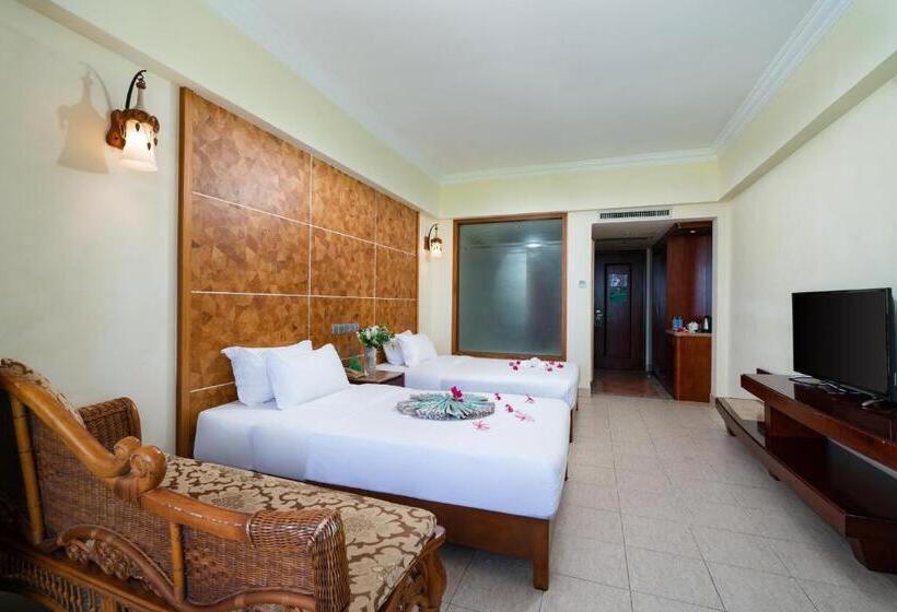 اتاق لوکس با چشم‌انداز دریا, Palm Beach Resort & Spa