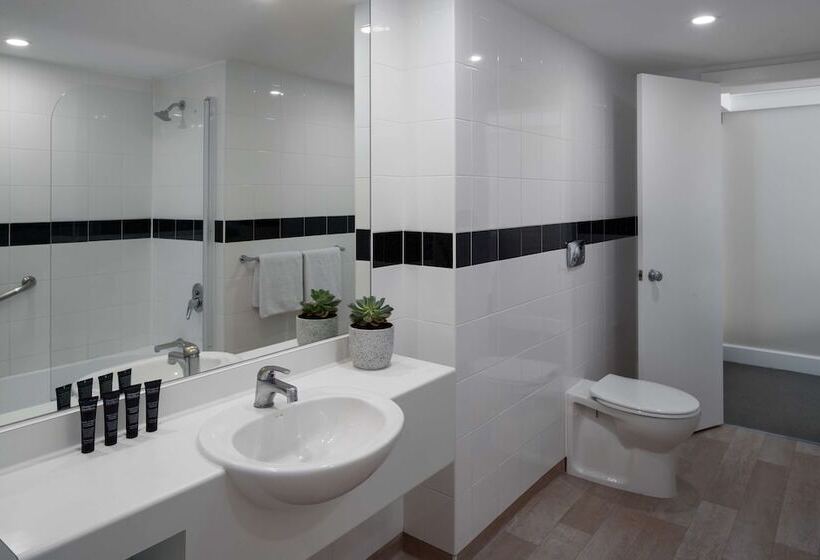 اتاق استاندارد با چشم‌انداز دریاچه, Rydges Lakeland Resort Queenstown