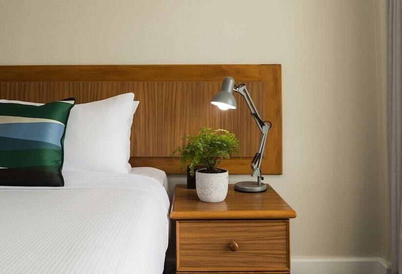 اتاق استاندارد با چشم‌انداز دریاچه, Rydges Lakeland Resort Queenstown
