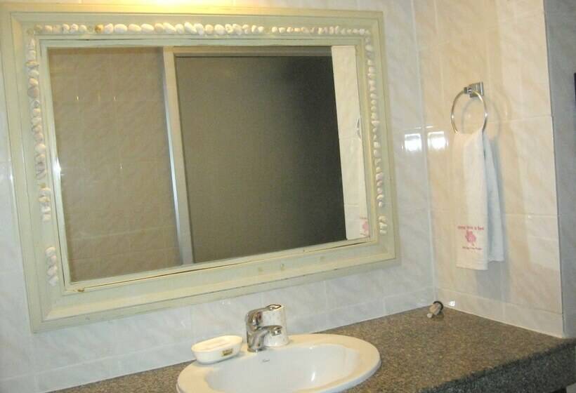 اتاق لوکس با چشم‌انداز دریا, Orchid Hotel And Spa Kalim Bay