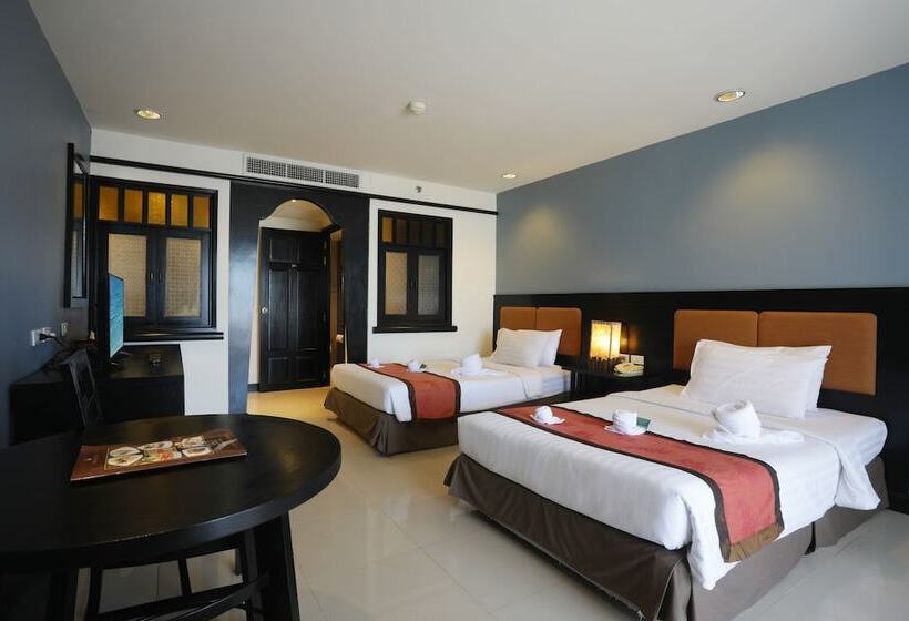 带泳池观景的豪华房, Woraburi Phuket Resort & Spa   Sha Plus
