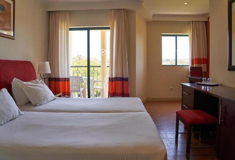 اتاق لوکس با چشم‌انداز استخر, The Navigator - Palm Oasis Alvor - All Inclusive
