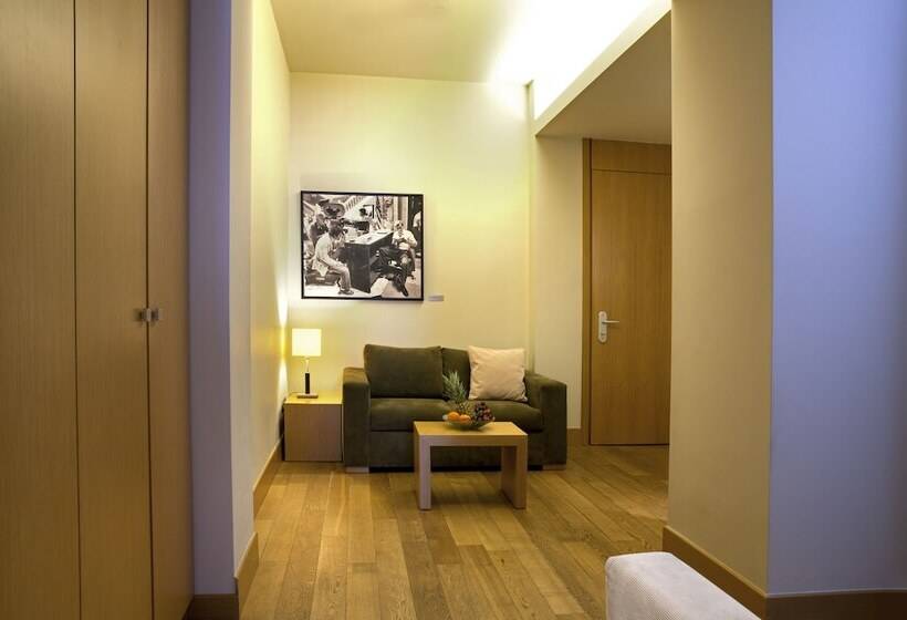 سوییت خانوادگی, Lazart Hotel, Trademark Collection By Wyndham