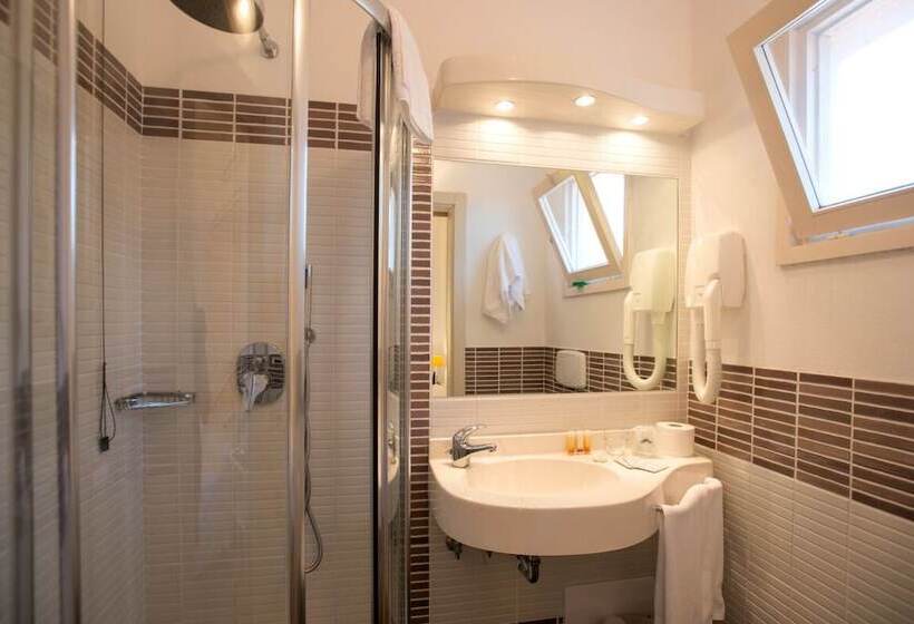 标准三人间, Unahotels Club Hotel Ancora