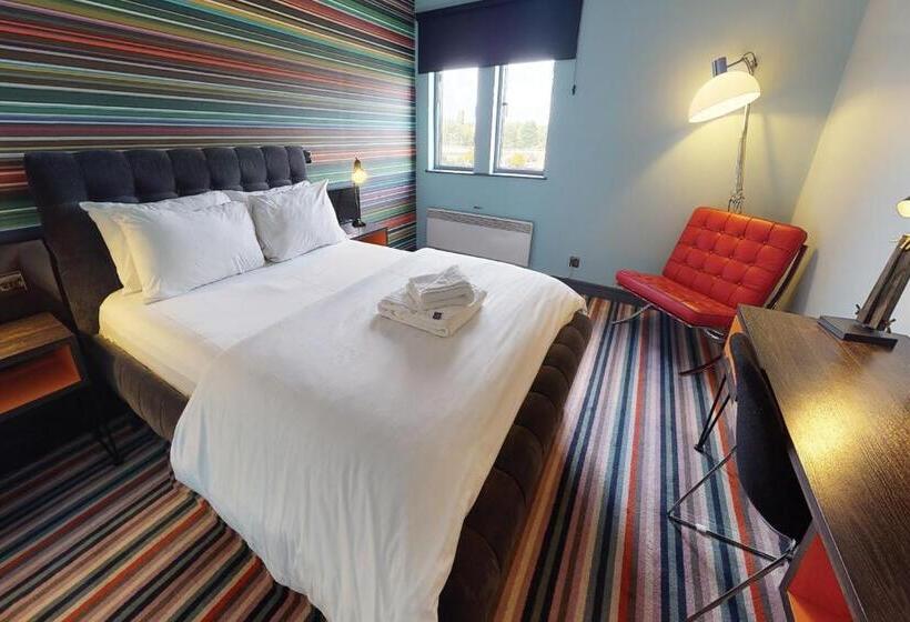 اتاق کلاب, Village Hotel Birmingham Walsall