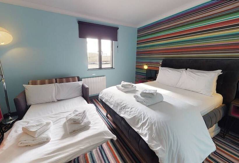 اتاق خانوادگی, Village Hotel Birmingham Walsall