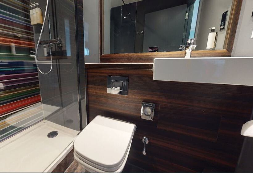 اتاق استاندارد, Village Hotel Birmingham Walsall