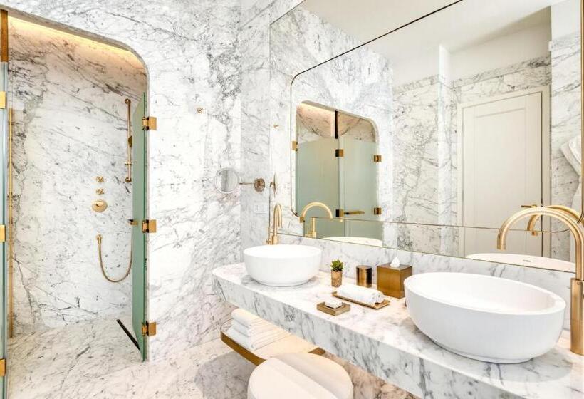 سوئیت با تخت بزرگ, Matild Palace, A Luxury Collection