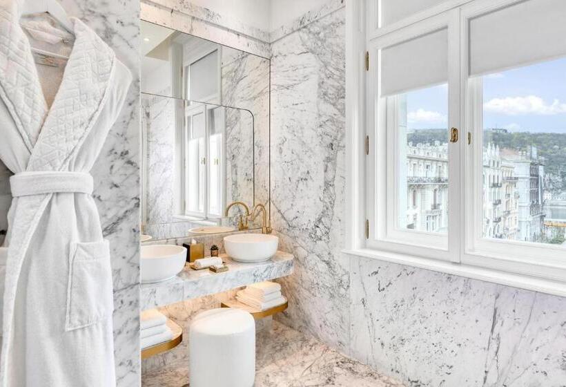 اتاق استاندارد با چشم‌انداز رودخانه, Matild Palace, A Luxury Collection