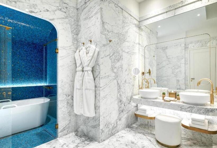 اتاق استاندارد با چشم‌انداز رودخانه, Matild Palace, A Luxury Collection