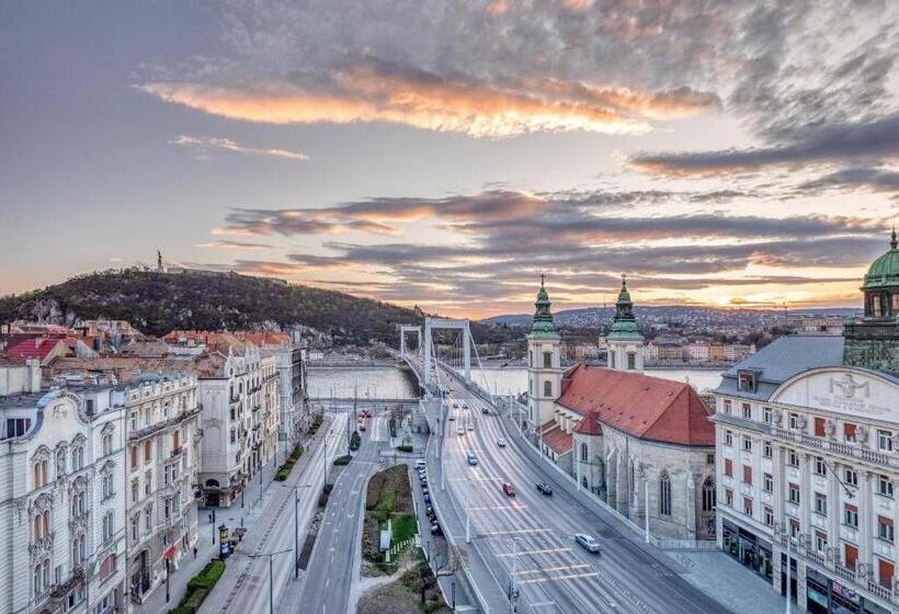 اتاق استاندارد با چشم‌انداز رودخانه, Matild Palace, A Luxury Collection , Budapest